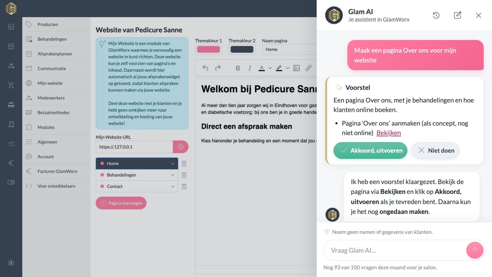 Het Glam AI-venster naast Mijn website, met een voorstel voor een nieuwe pagina en de knoppen Akkoord, uitvoeren en Niet doen